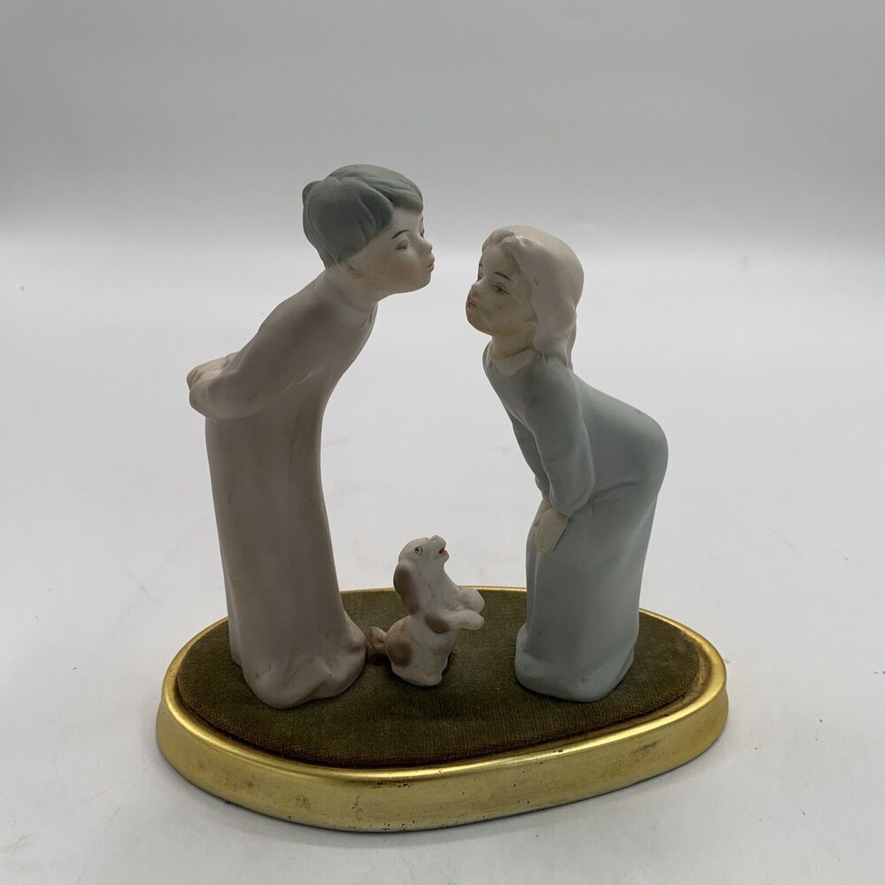 Vintage Boy Girl Kissing W/ Dog Figurine #6349 Ardalt Lenwile Porcelain Collecti